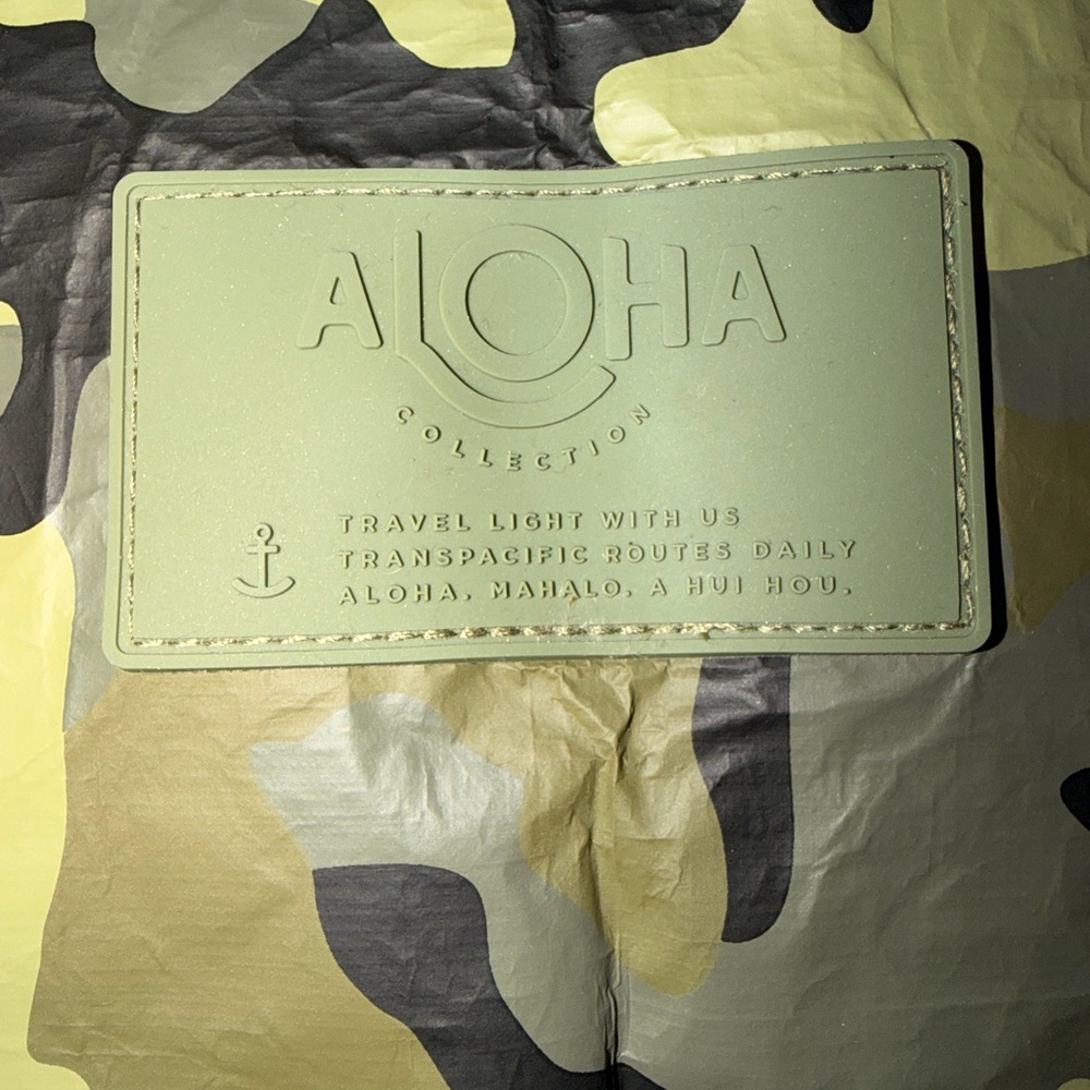 ALOHA Collection Camouflage Splash-Proof Day Tripper - Green & Black